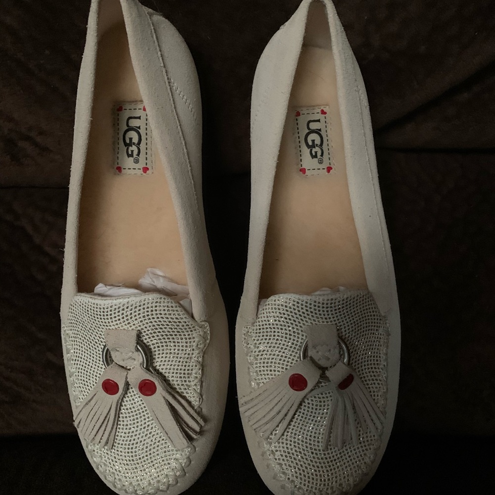 I ❤️ UGG moccasin slippers, girls size 4